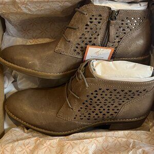 Comfortiva Lace up booties NWT